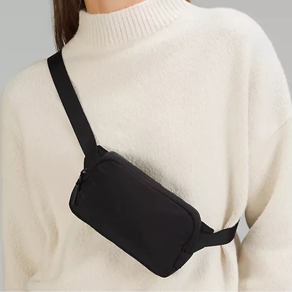 Lululemon mini belt bag NWT